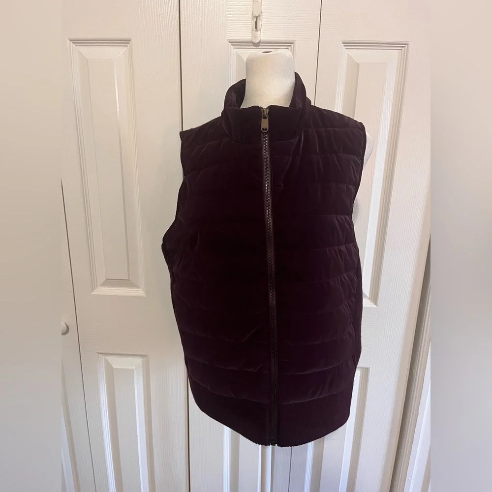 Athleta Hanover Hybrid Vest Spiced Cabernet Size Large NWT